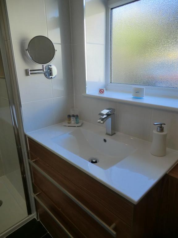 Coombe Dale Accommodation Lulsgate Bottom Стая снимка